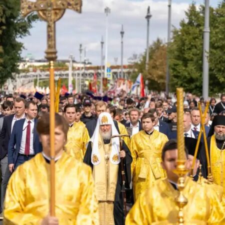 Крестный ход в Москве в честь Собора Московских святых