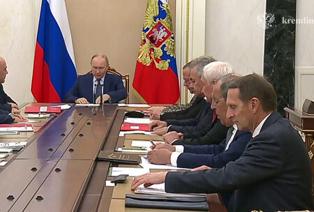 Владимир Путин провёл совещание с постоянными членами Совета Безопасности РФ