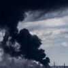 Над Львовом поднимается массивный столб дыма после взрывов
