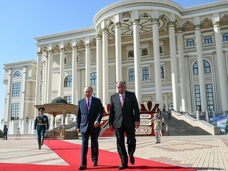 Президент России Владимир Путин начинает официальный визит в Республику Таджикистан