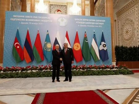 Владимир Путин прибыл в Душанбе для участия в заседании глав СНГ