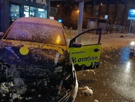 ДТП в Новосибирске: Шесть человек пострадали на остановке