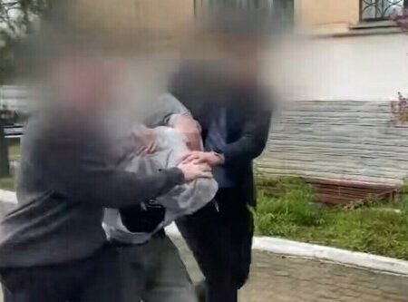 В Благовещенске полиция арестовала мужчину, подозреваемого в нападении на молодую женщину