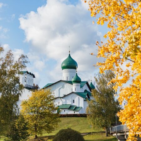 Золотая осень раскрасила святые места Псковской земли