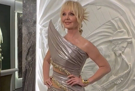 Валерия продемонстрировала идеальную талию на концерте в Кремле