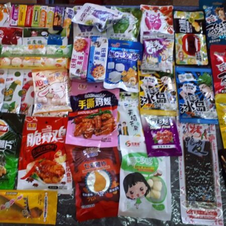 Засилье китайских сладостей в бюджетных магазинах: почему дети их любят и чем они опасны